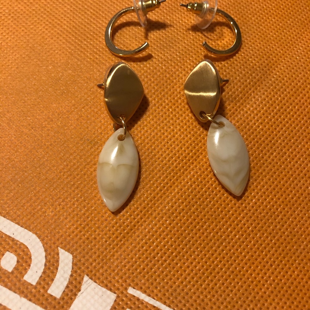 Two pairs of earrings